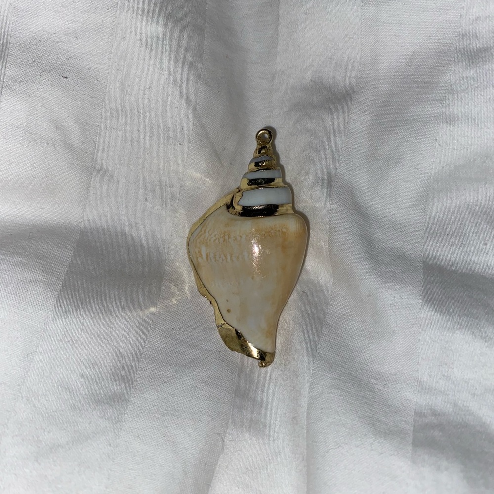 Shell Pendant - Picture 2 of 3